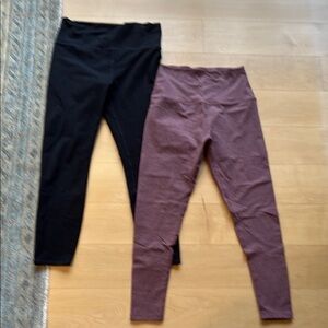 Set of Vuori and Beyond Yoga Leggings - M